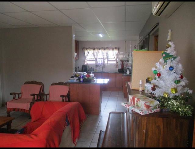 3 BEDROOM TOWNHOUSE FOR SALE IN LANGENHOVENPARK